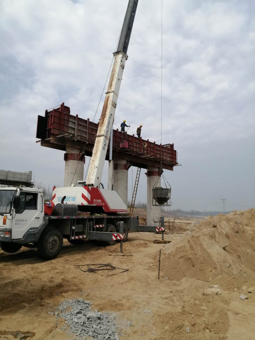 固始縣交通運輸局總工汪幼峰一行到公司第三方檢測試驗室檢查指導(dǎo)工作